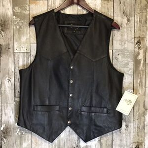 Scully Black leather Vest, Craftsman Leather, Front sliver snaps SIZE M